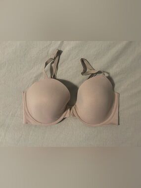 Victoria’s Secret Love Cloud
Smooth Lightly Lined Demi Bra